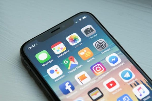Comment mettre en place une politique de confidentialité conforme pour une application mobile d'entreprise ?